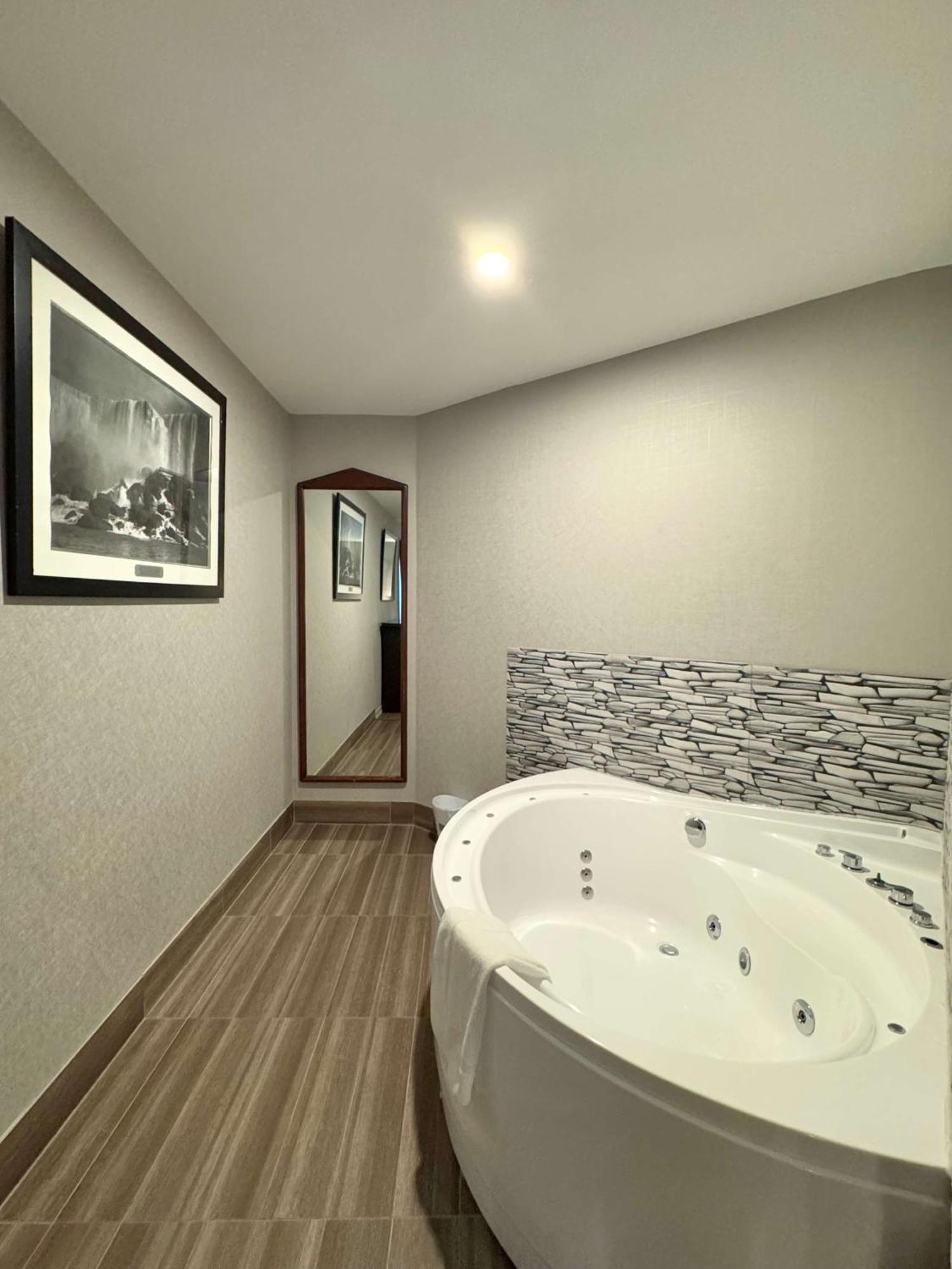 Big Bird Inn Wawa, Surestay Collection By Best Western Exteriör bild