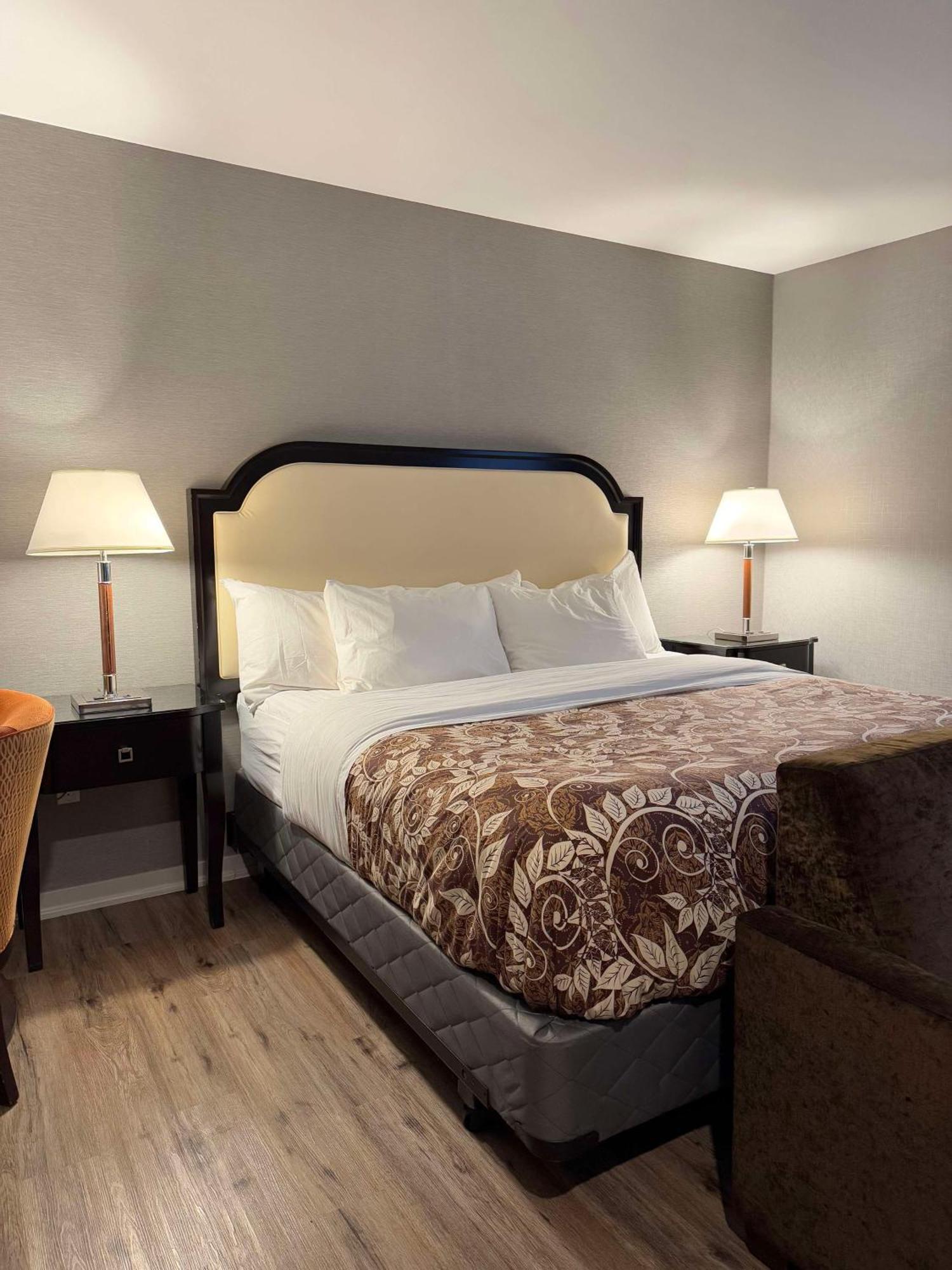 Big Bird Inn Wawa, Surestay Collection By Best Western Exteriör bild